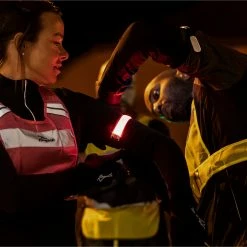 Rogelli LED Armbinde Rot - Schwarz -Sidas Shop Rogelli LED Armband 4 2110071454 1